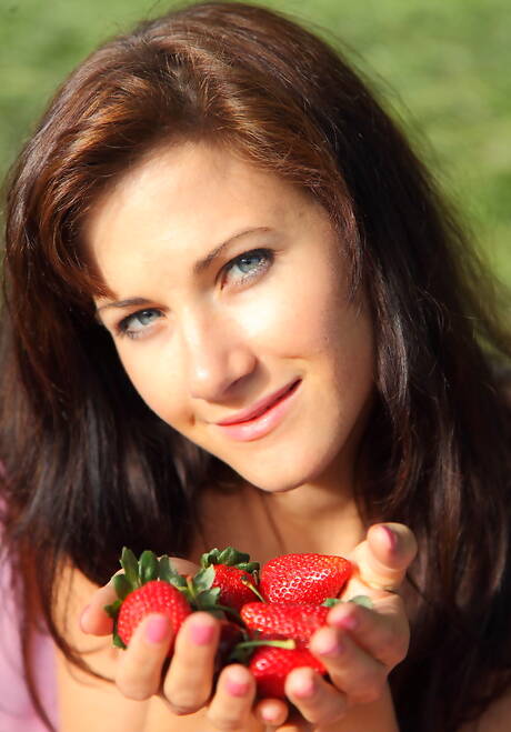 Met Art invites you to browse their free pics with Lauren Crist showing nice form