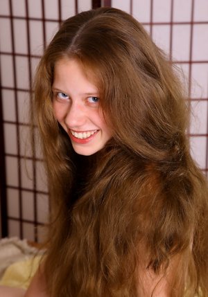 Stunning 18 offers xxx pic gallery with Nicole has a superb body